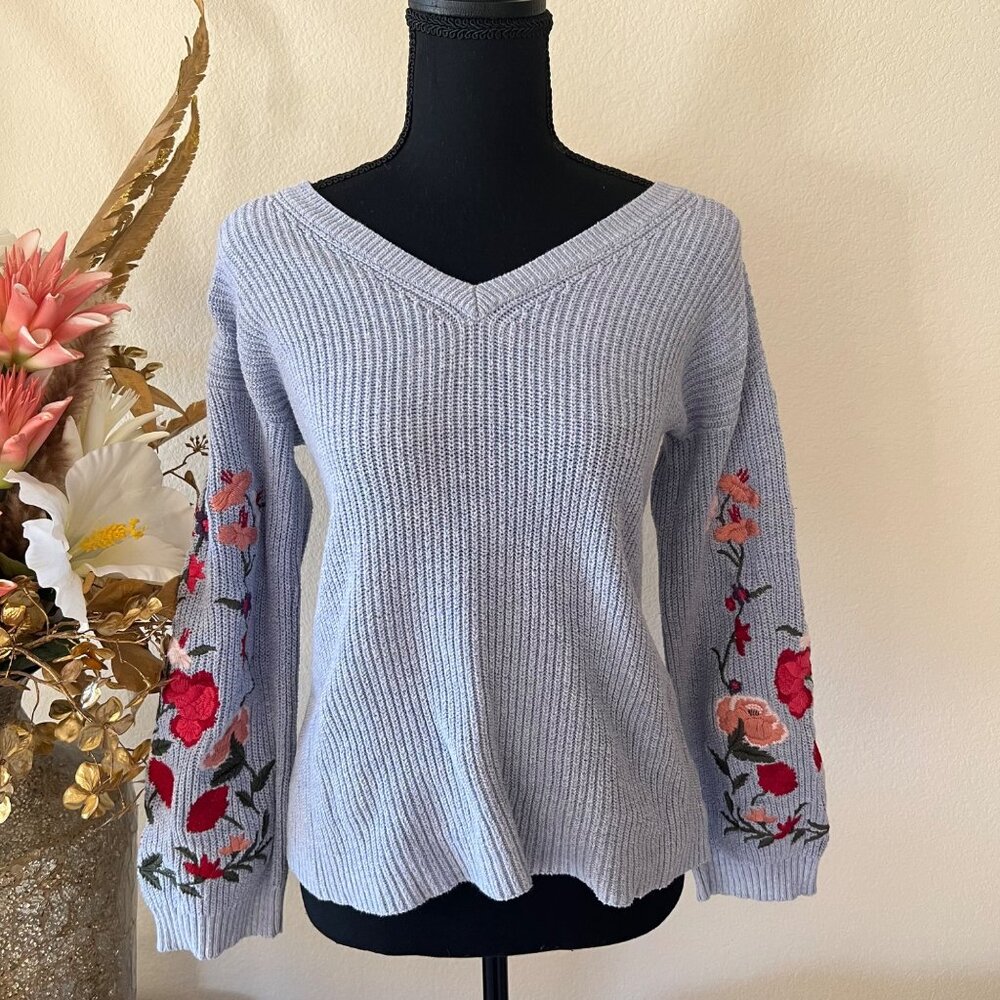 American Eagle Knit Periwinkle Top with Embroidered Floral Print On Bell Sleeves - Picture 1 of 10